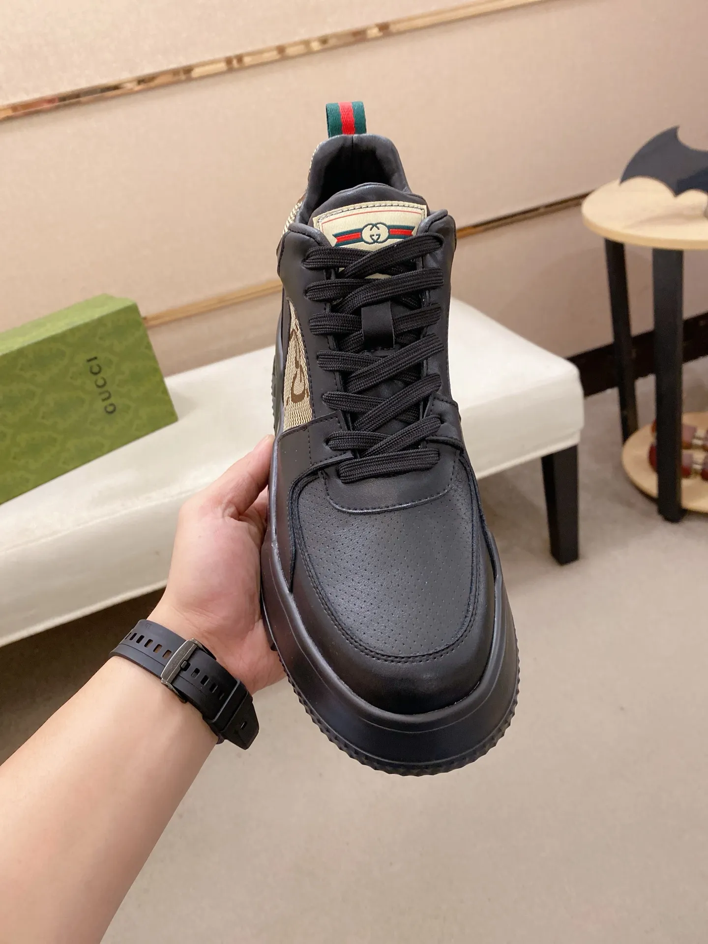 Factory price: 442💰 (GUCCI) The latest model from the official website🎁🎁Casual and fashionable men's shoes👟, hot style💥The style is simple and elegant, exclusive for trendy men. Unique official website's latest brand elements👑original Gucci decoration, fashionable and generous, the fabric is original cowhide ✅sheepskin lining, the official website specifies wear-resistant casual outsole, the classic model is taken in kind at the counter🎬38-44 (can be customized for 45 non-refundable)